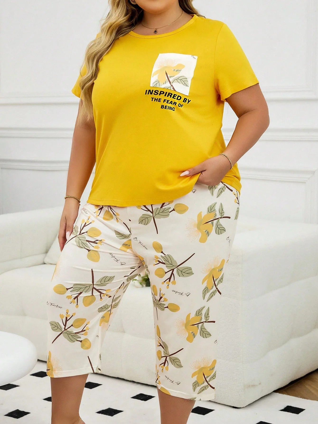 Cralom Butterfly Print Plus Size Pajama Set with Short Sleeve Top and Capri Pants