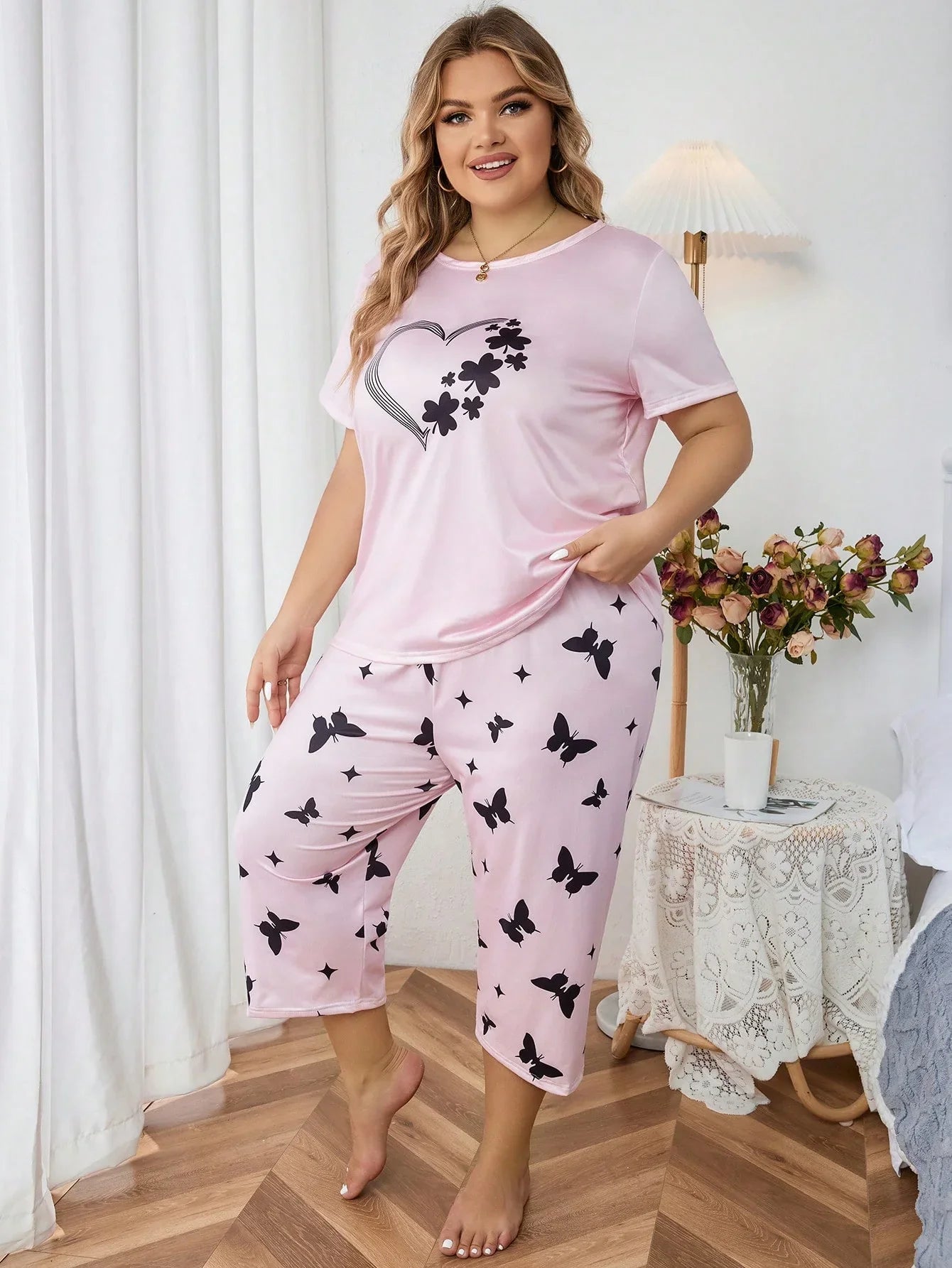 Cralom Butterfly Print Plus Size Pajama Set with Short Sleeve Top and Capri Pants