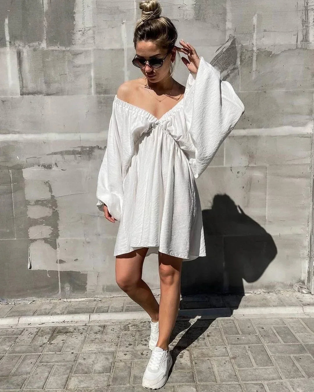 Cralom Deep V-neck Bubble Dress with Open Back and Large Swing Skirt