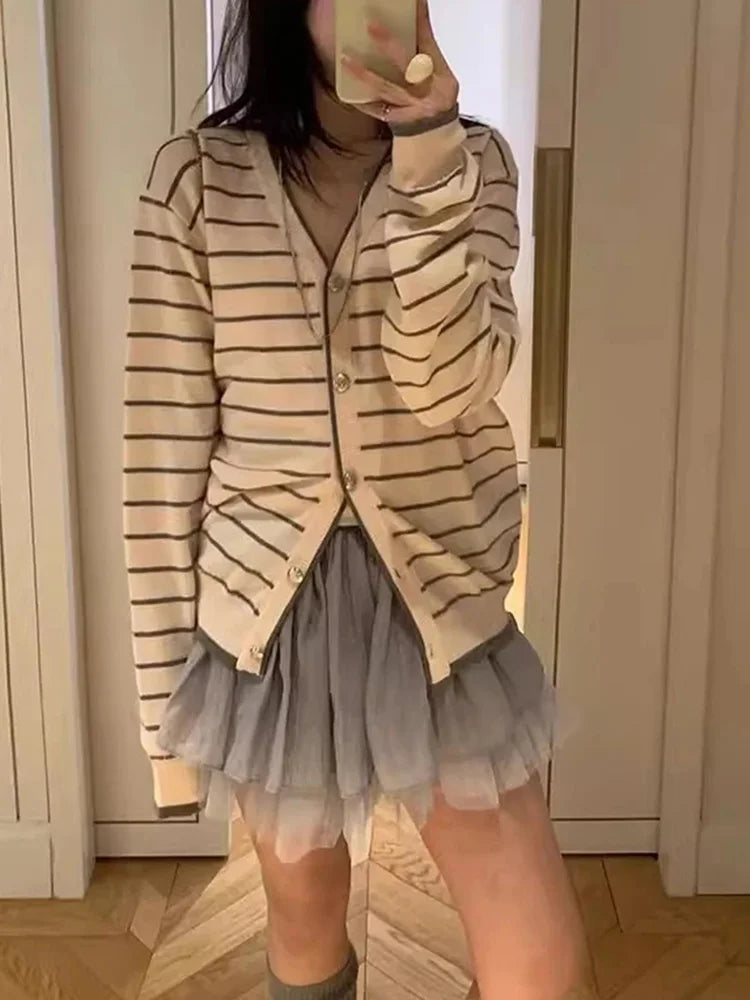 Cralom 2025 Spring Contrast Stripe Knit Cardigan: Retro V-Neck Slim Top