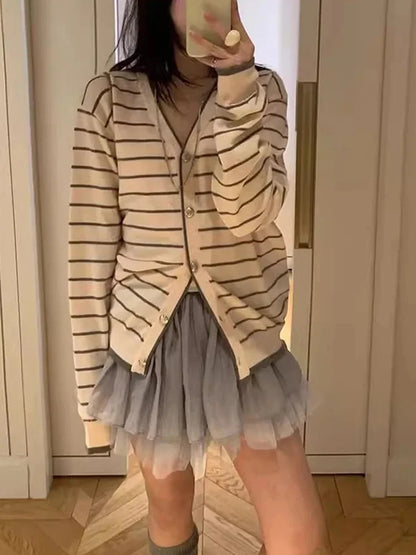 Cralom 2025 Spring Contrast Stripe Knit Cardigan: Retro V-Neck Slim Top